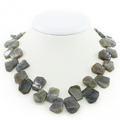 Бусы из лабрадора