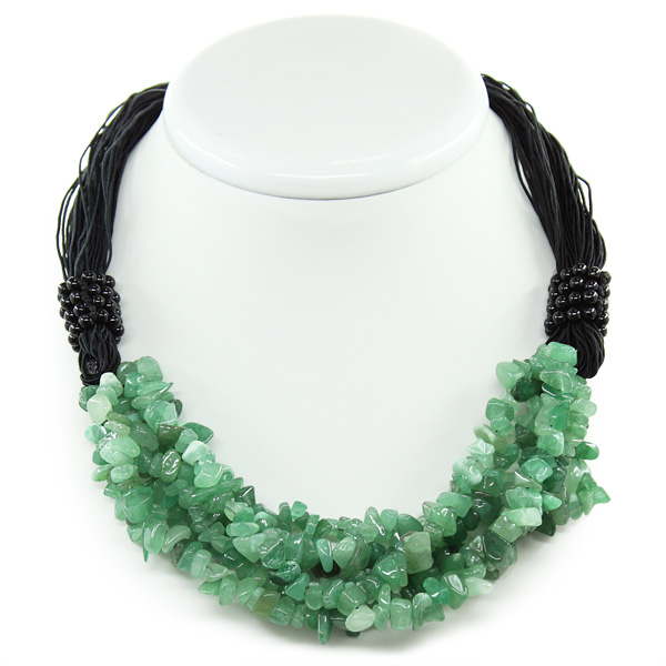 колье из нефрита